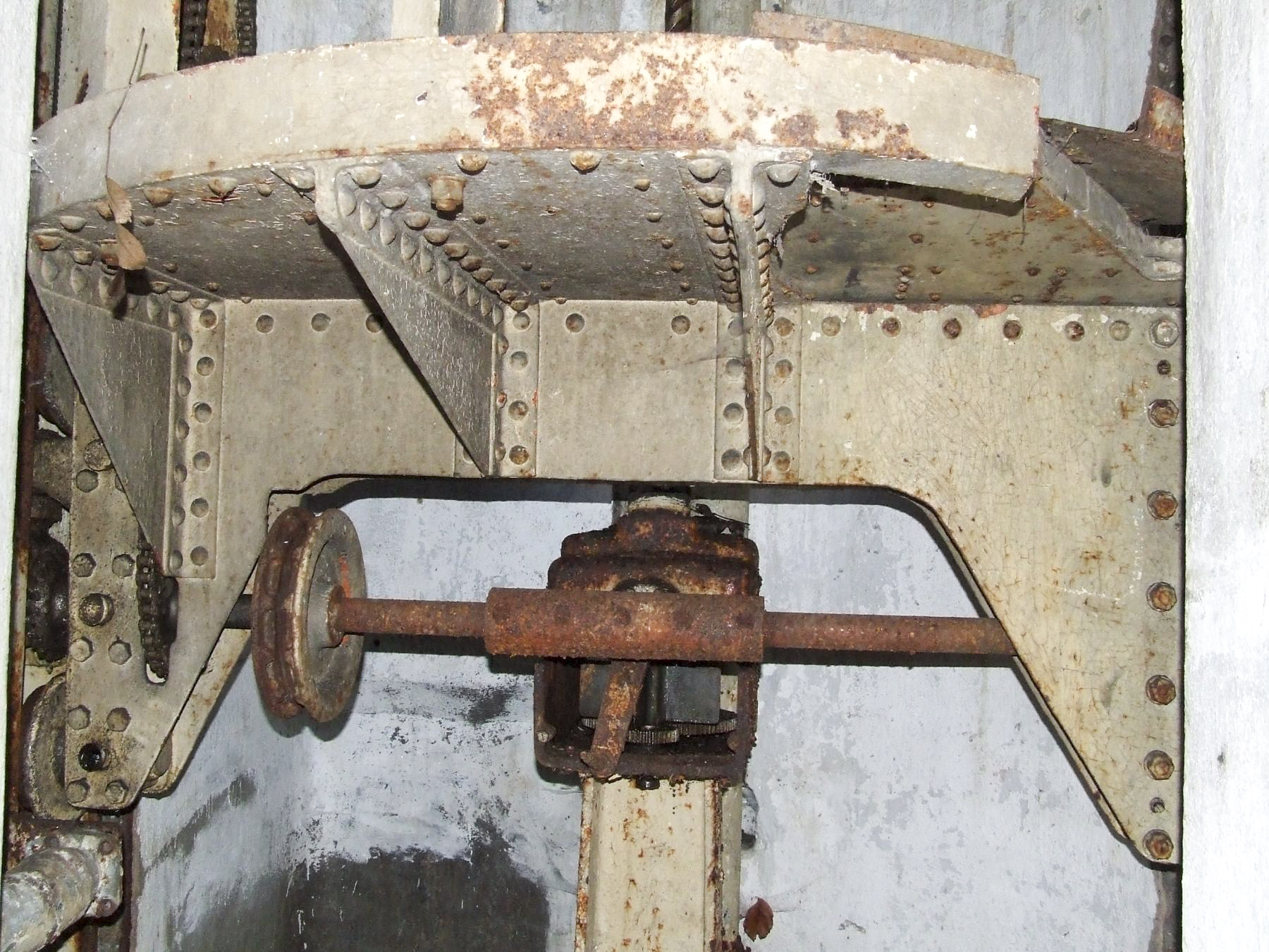 Ligne Maginot - BOIS DE LAUDREFANG NORD - C76 - (Casemate d'infanterie - Simple) - Le mécanisme de la plate-forme mobile - STENGER Mathieu