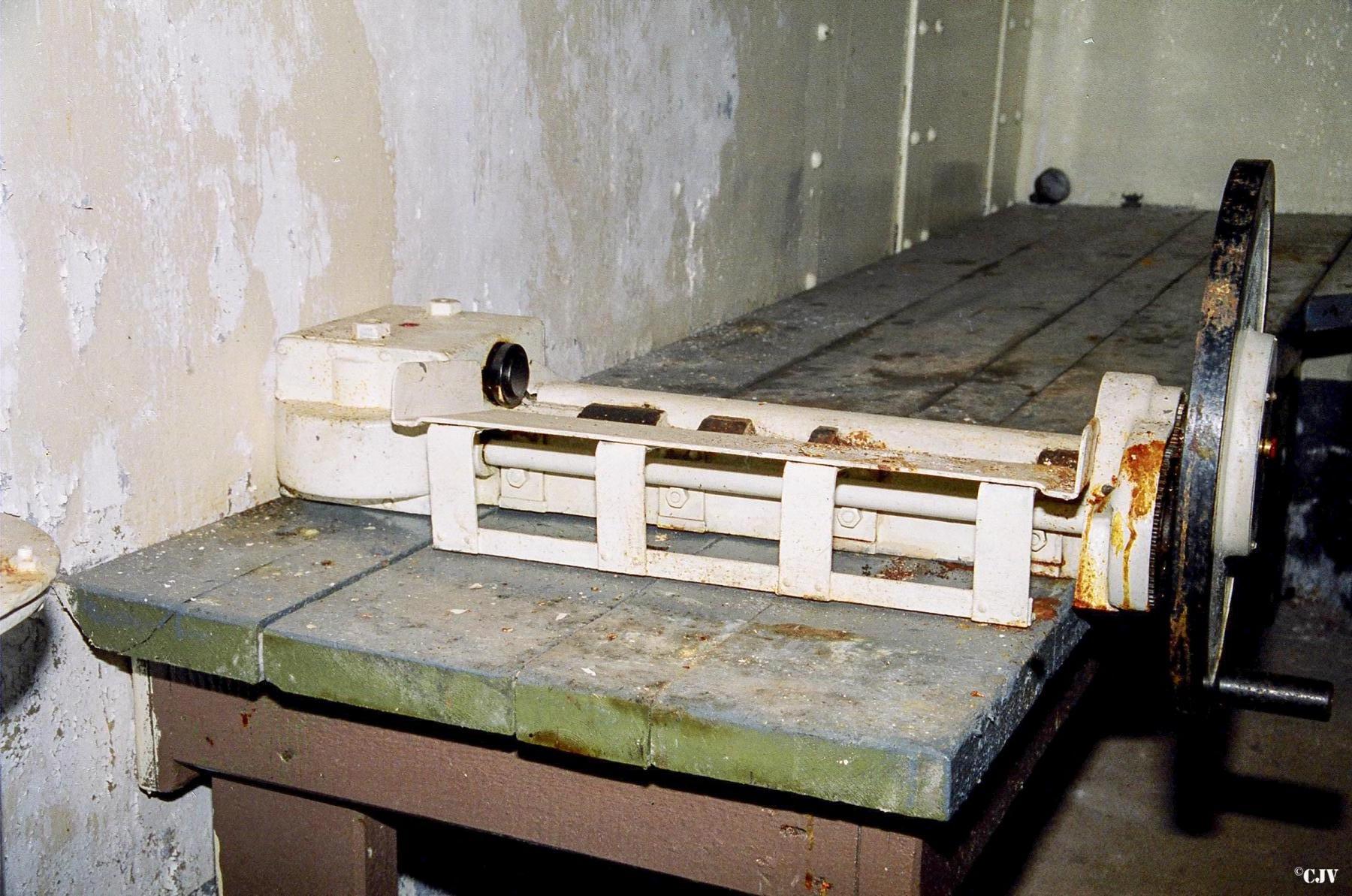 Ligne Maginot - JANUS - (Ouvrage d'artillerie) - Bloc 3
Appareil de sertissage des munitions - Lia VERMEULEN