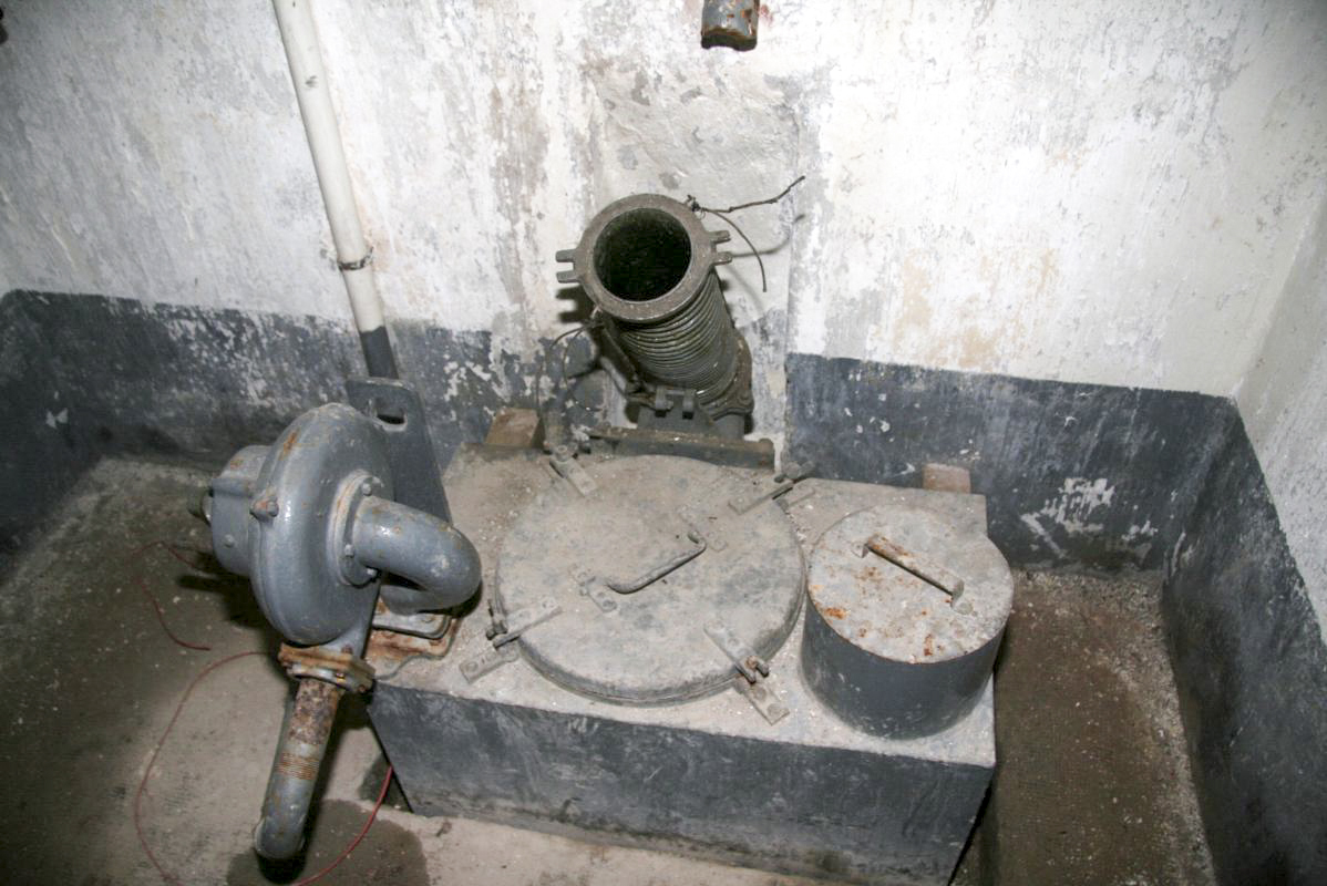 Ligne Maginot - JANUS - (Ouvrage d'artillerie) - Le caisson de récupération et ventilation manuelle des étuis du JM - Alain Perouffe