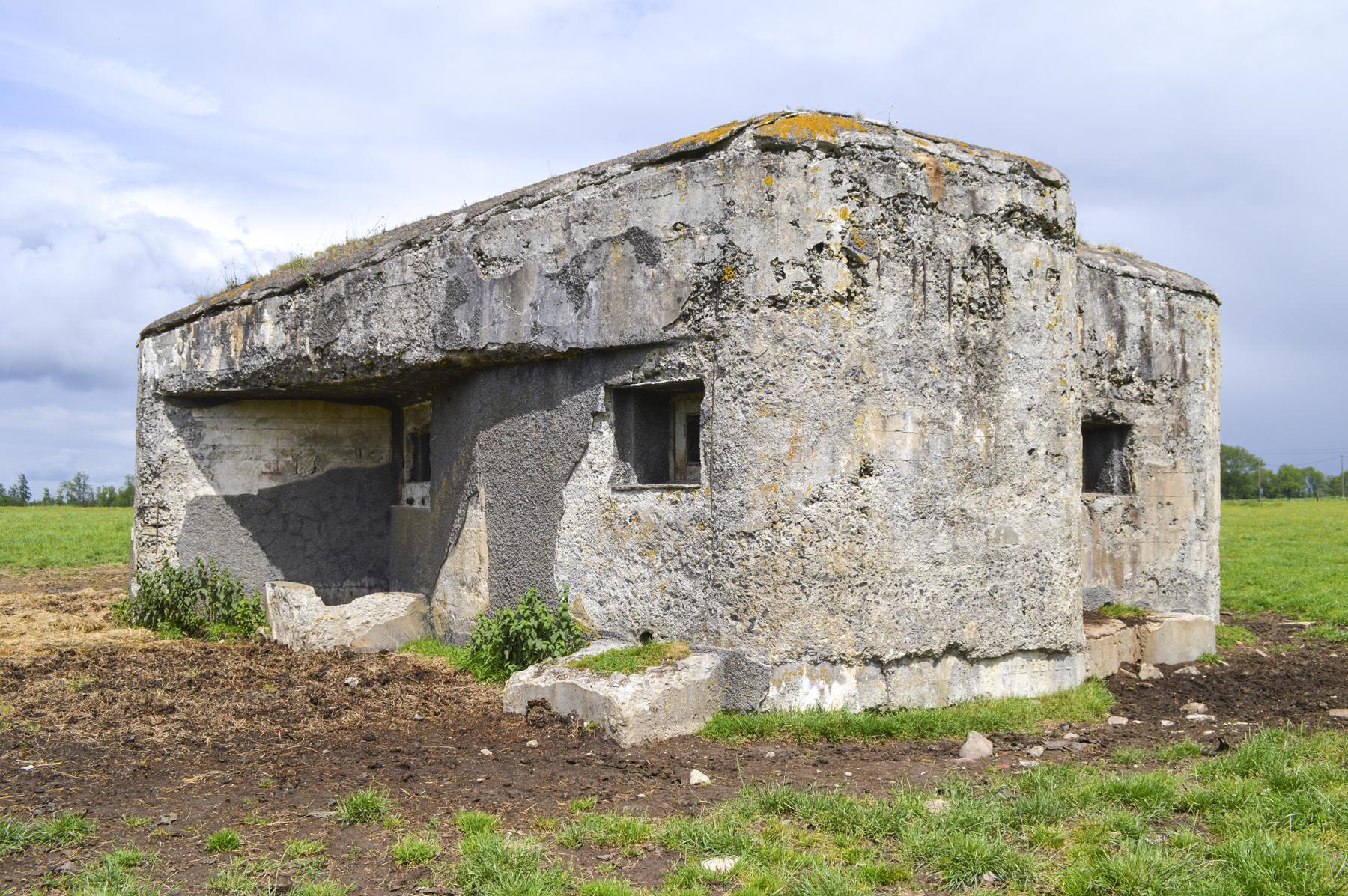 Ligne Maginot - B562 - CHEMIN DE FER EST - (Blockhaus pour canon) - Face gauche, créneaux AC et FM - ukmaginot