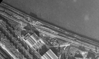 Ligne Maginot - SPORENINSEL - (Casemate d'infanterie - Double) - La casemate en 1947
On distingue encore les organisations défensives sur la berge