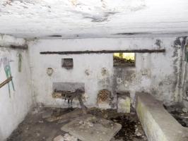 Ligne Maginot - BB52 - MAIRUPT - (Blockhaus pour canon) - Face gauche, créneaux Hotchkiss et AC.
A gauche le support AC est disparu