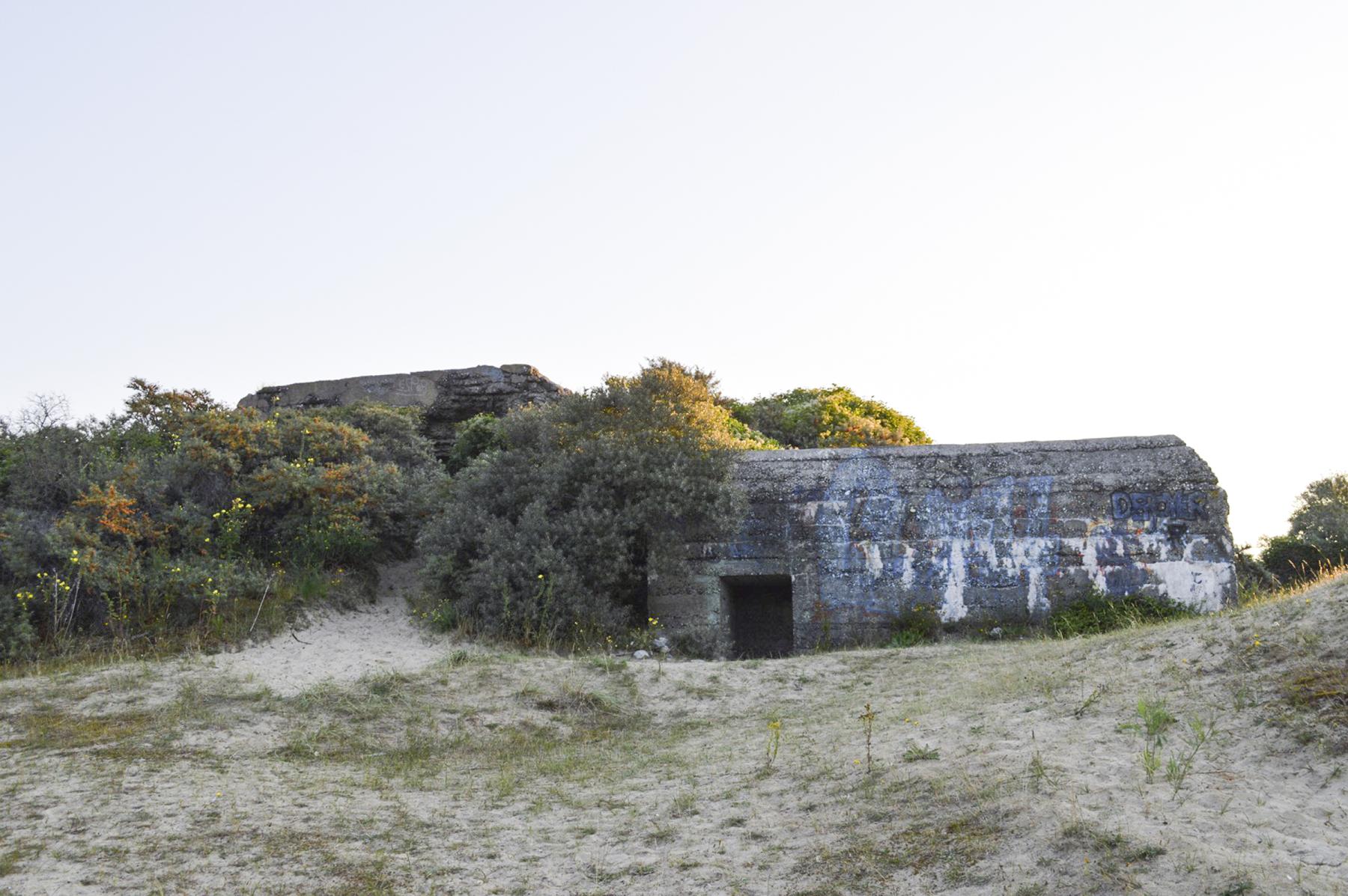 Ligne Maginot - B17 - BORDEAUX - (Blockhaus pour arme infanterie) - Dunes Centre sur la gauche - UKmaginot