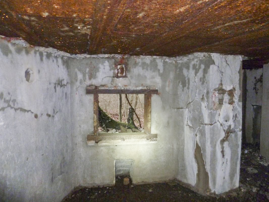 Ligne Maginot - MC11 -  AC7B  - NONNENWALD - (Casemate d'artillerie) - Créneau pour le canon - AsH