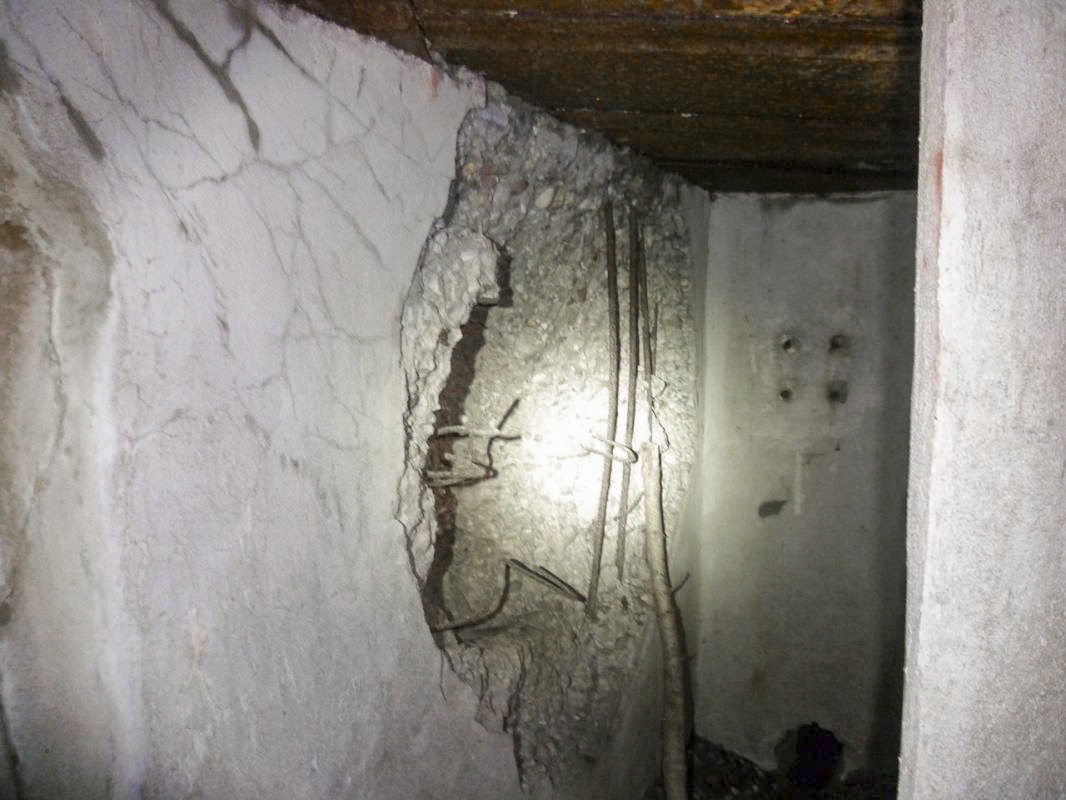 Ligne Maginot - MC11 -  AC7B  - NONNENWALD - (Casemate d'artillerie) - Créneau pour le FM a droite du canon bien endommagé - AsH