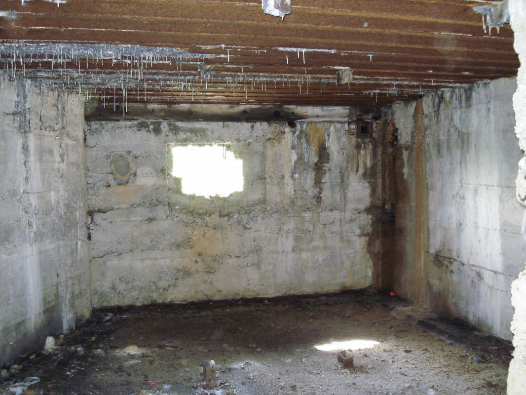 Ligne Maginot - CEZF-14 - POIX-TERRON OUEST - (Casemate d'infanterie - Double) -  - R Tucker