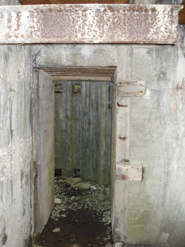 Ligne Maginot - CEZF-14 - POIX-TERRON OUEST - (Casemate d'infanterie - Double) - L'accès au puits de la cloche - R Tucker