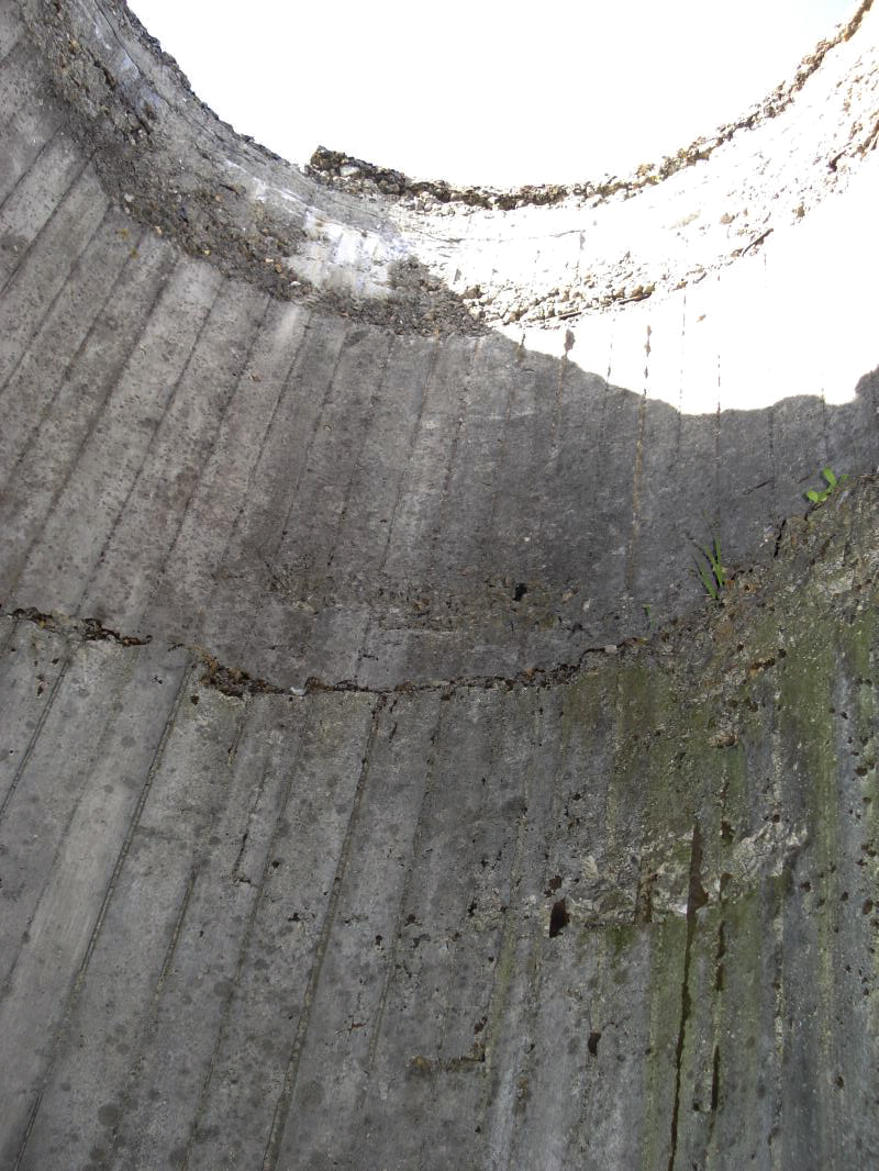Ligne Maginot - CEZF-14 - POIX-TERRON OUEST - (Casemate d'infanterie - Double) - Puits de la cloche jamais installée - R Tucker