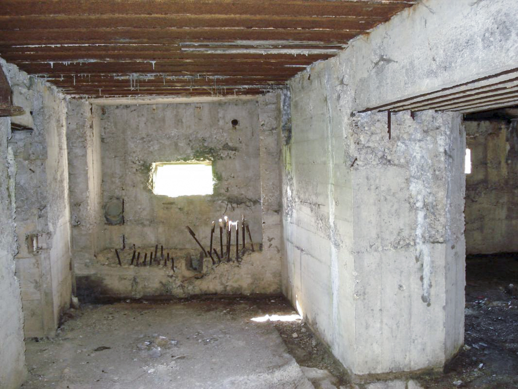 Ligne Maginot - CEZF-14 - POIX-TERRON OUEST - (Casemate d'infanterie - Double) -  - R Tucker