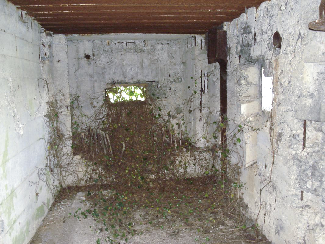 Ligne Maginot - CEZF-14 - POIX-TERRON OUEST - (Casemate d'infanterie - Double) -  - R Tucker