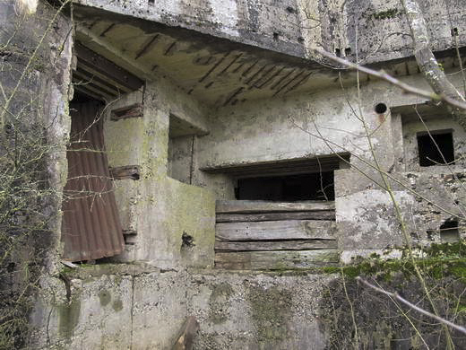 Ligne Maginot - CEZF-15 - CIMETIERE DE MONTIGNY - (Casemate d'infanterie - Double) - Les entrées - AALMA - www.lignemaginot.com