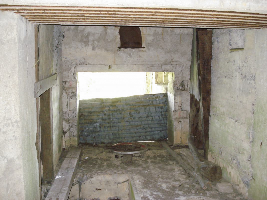 Ligne Maginot - CEZF-15 - CIMETIERE DE MONTIGNY - (Casemate d'infanterie - Double) - L'entrée AC - R Tucker