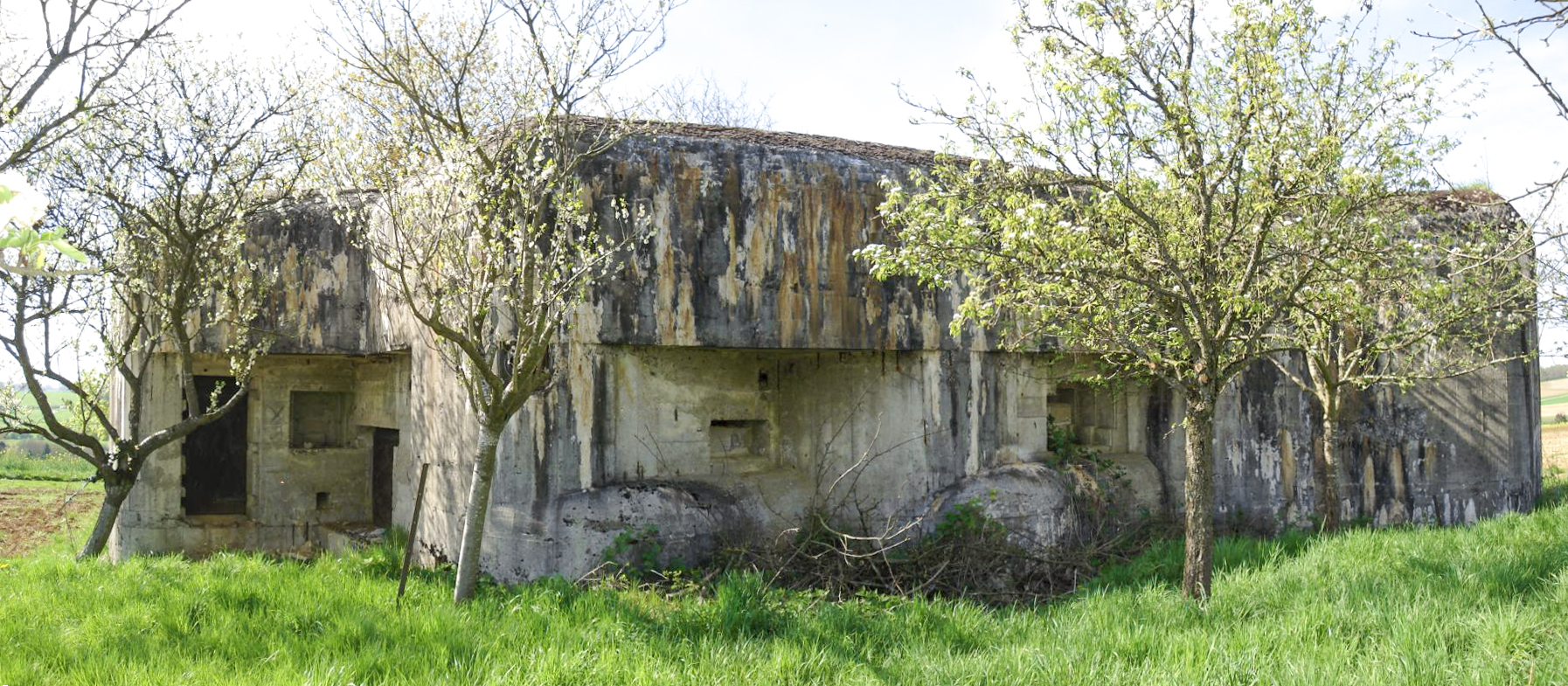 Ligne Maginot - CEZF-16 - POIX TERRON EST - (Casemate d'infanterie - Double) - Les entrées et face droite - R Tucker