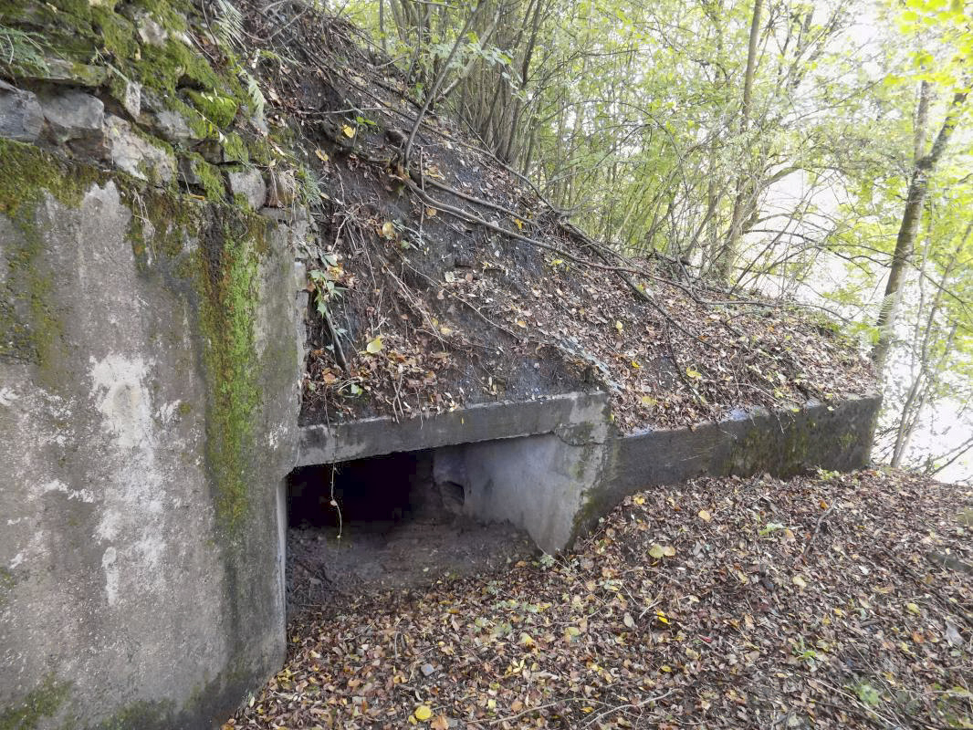 Ligne Maginot - BB52 - MAIRUPT - (Blockhaus pour canon) - L'arrière avec l'entrée AC - R Tucker