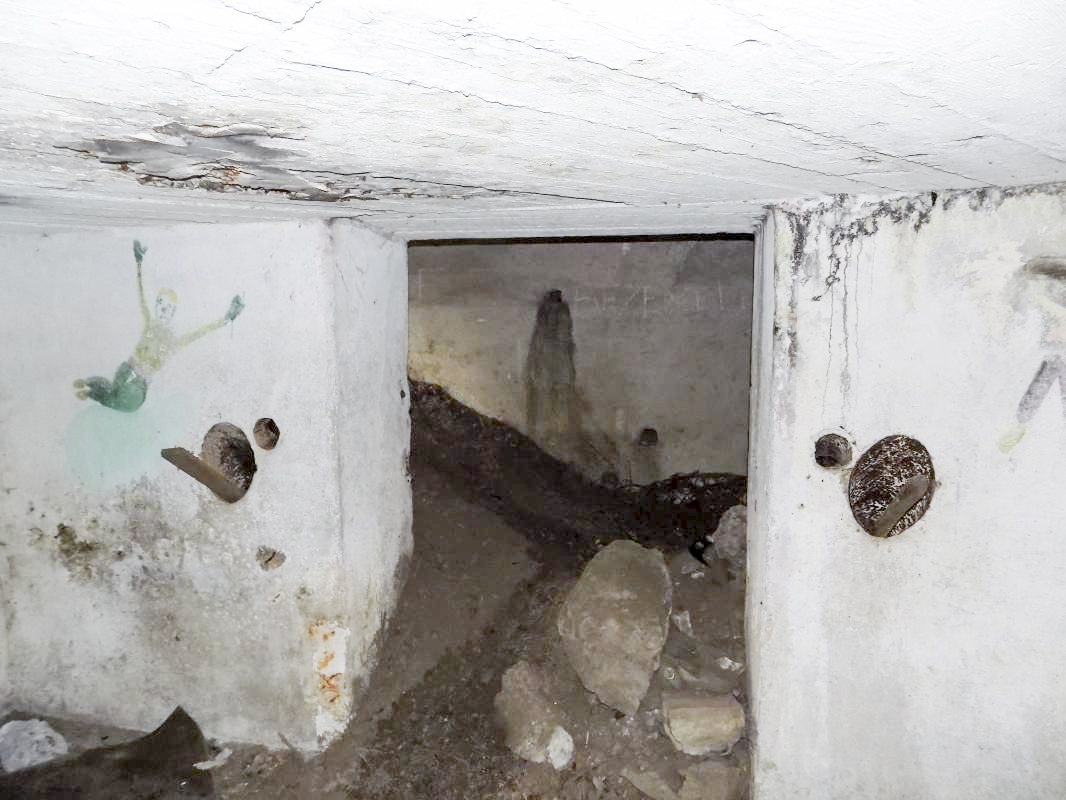 Ligne Maginot - BB52 - MAIRUPT - (Blockhaus pour canon) - L'entrée du bloc - R Tucker