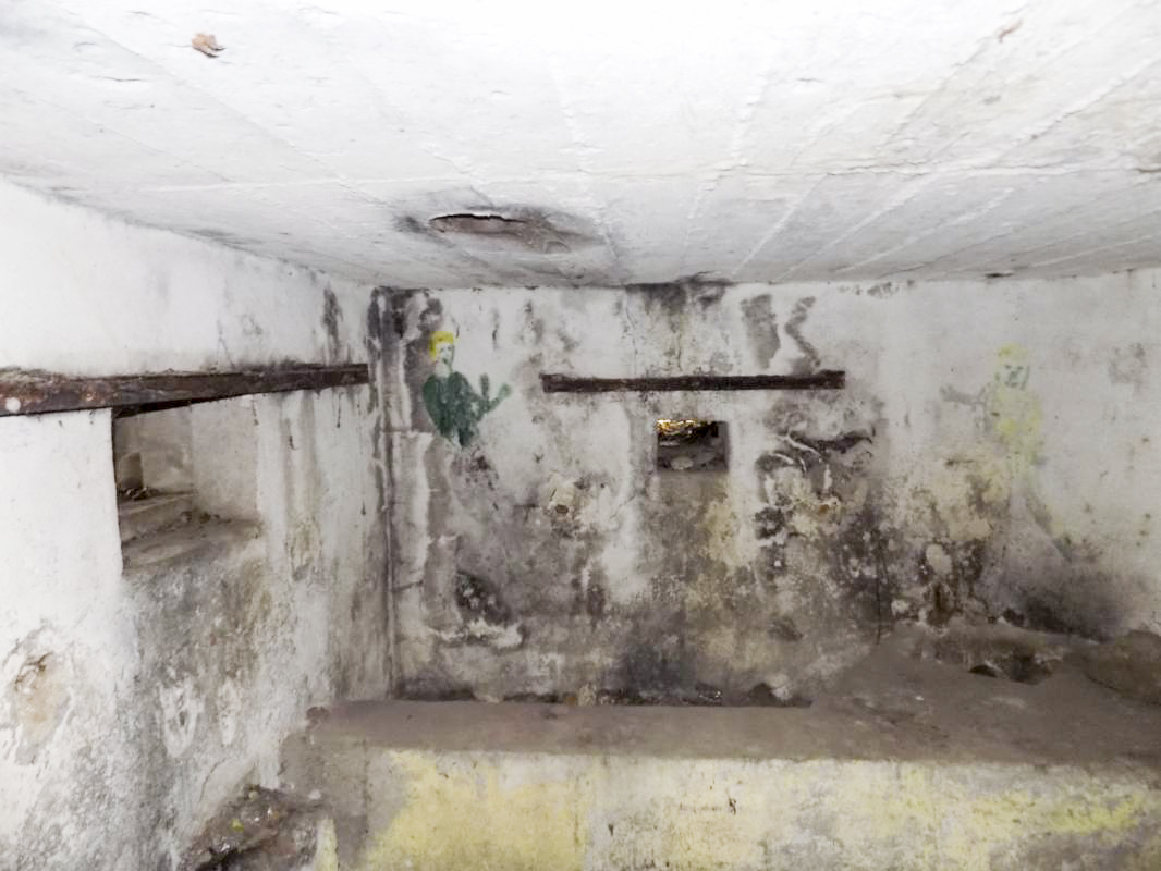 Ligne Maginot - BB52 - MAIRUPT - (Blockhaus pour canon) - Faces gauche, créneau AC et frontal, créneau FM - R Tucker