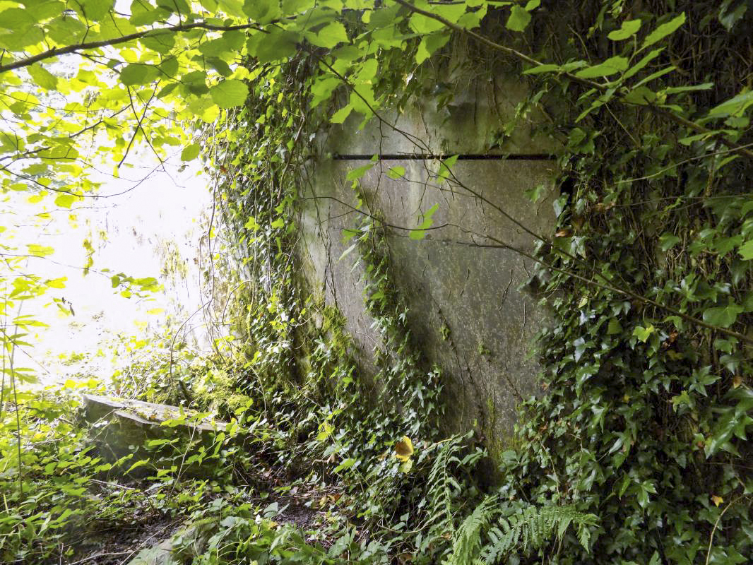 Ligne Maginot - BB59 - LES VANNELLES - (Blockhaus pour canon) - L'arrière, avec l'accès pour la pièce antichar bloqué - R Tucker