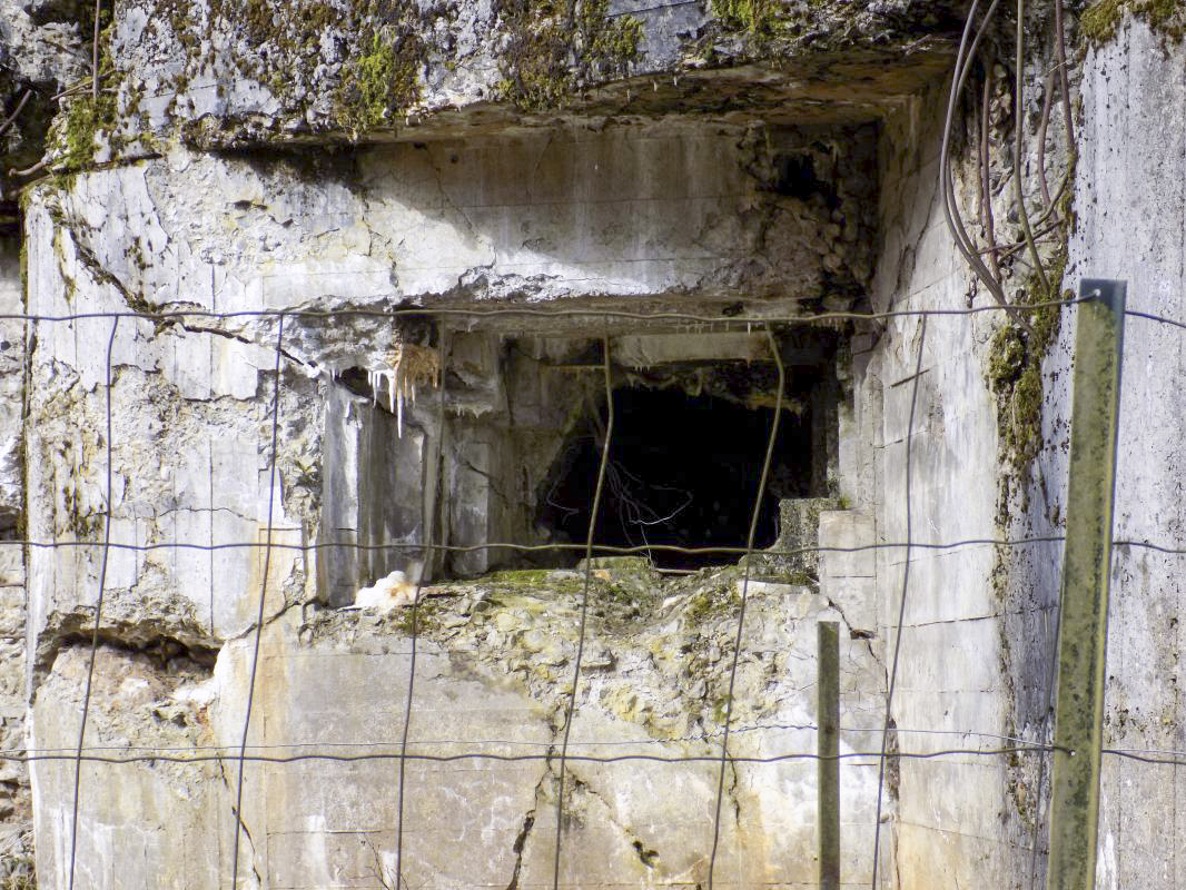 Ligne Maginot - TROIS FONTAINES NORD - (Blockhaus lourd type STG / STG-FCR - Simple) - Créneau AC - R Tucker