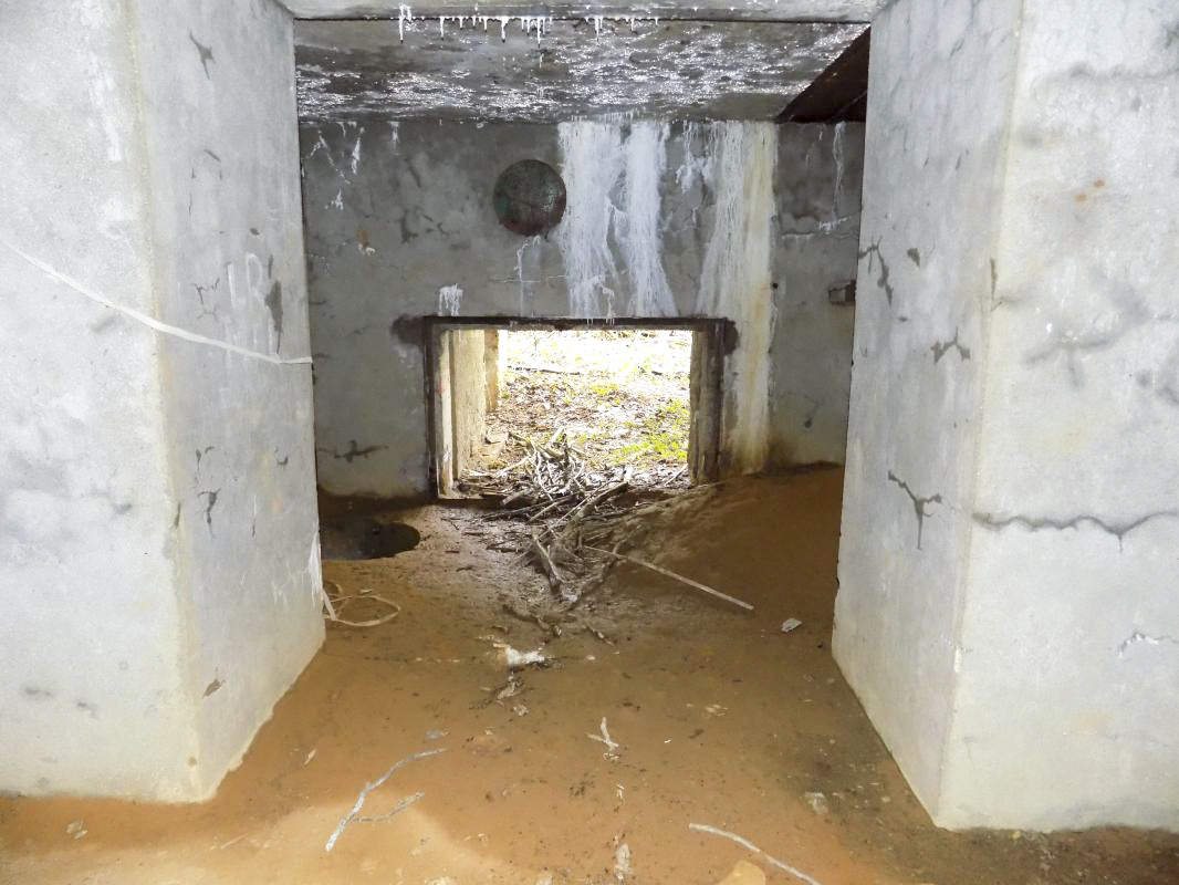 Ligne Maginot - TROIS FONTAINES SUD - (Blockhaus lourd type STG / STG-FCR - Simple) - L'entrée matériel  - R Tucker