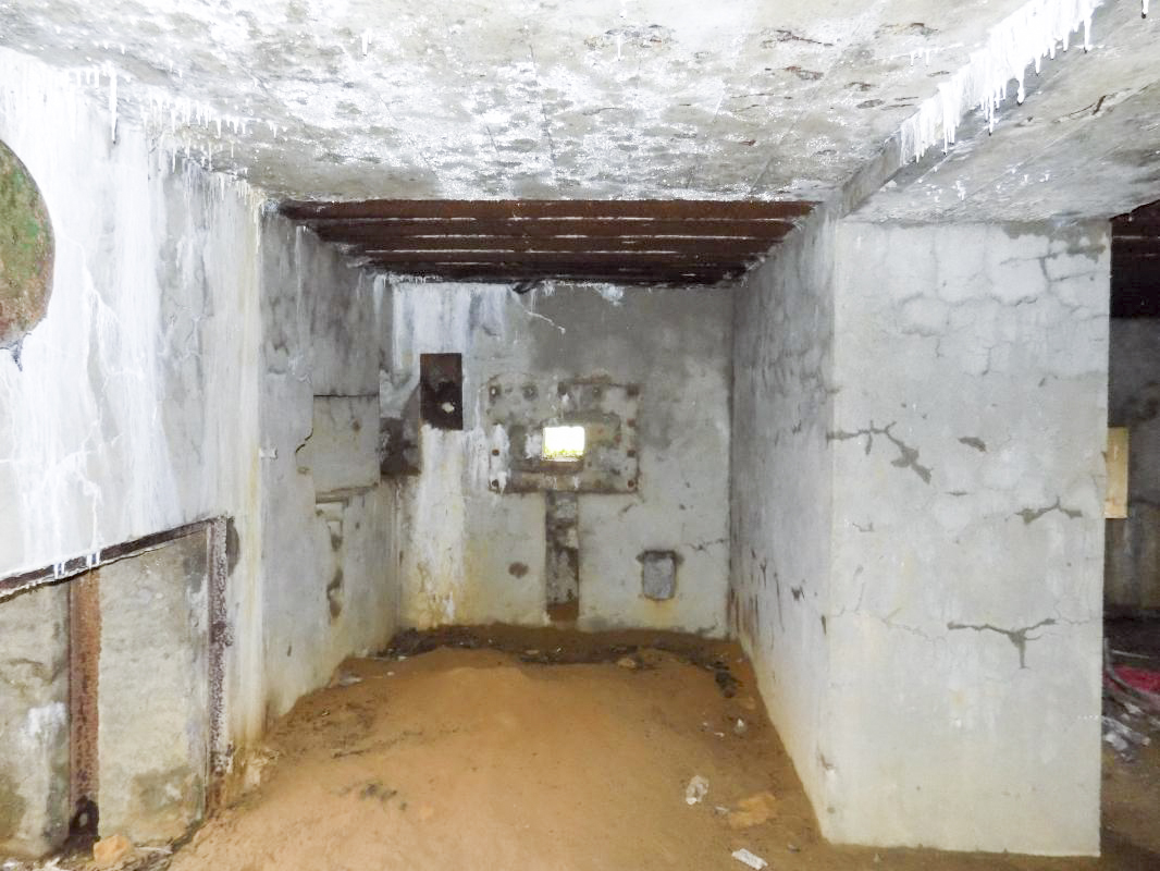 Ligne Maginot - TROIS FONTAINES SUD - (Blockhaus lourd type STG / STG-FCR - Simple) - Créneau Hotchkiss - R Tucker