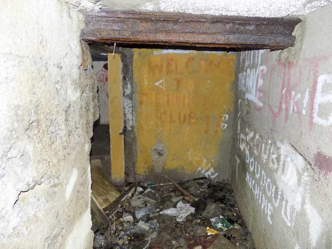 Ligne Maginot - Blockhaus Bb63 - DEVANT JOIGNY - Couloir, l'arrière du bloc  - R Tucker
