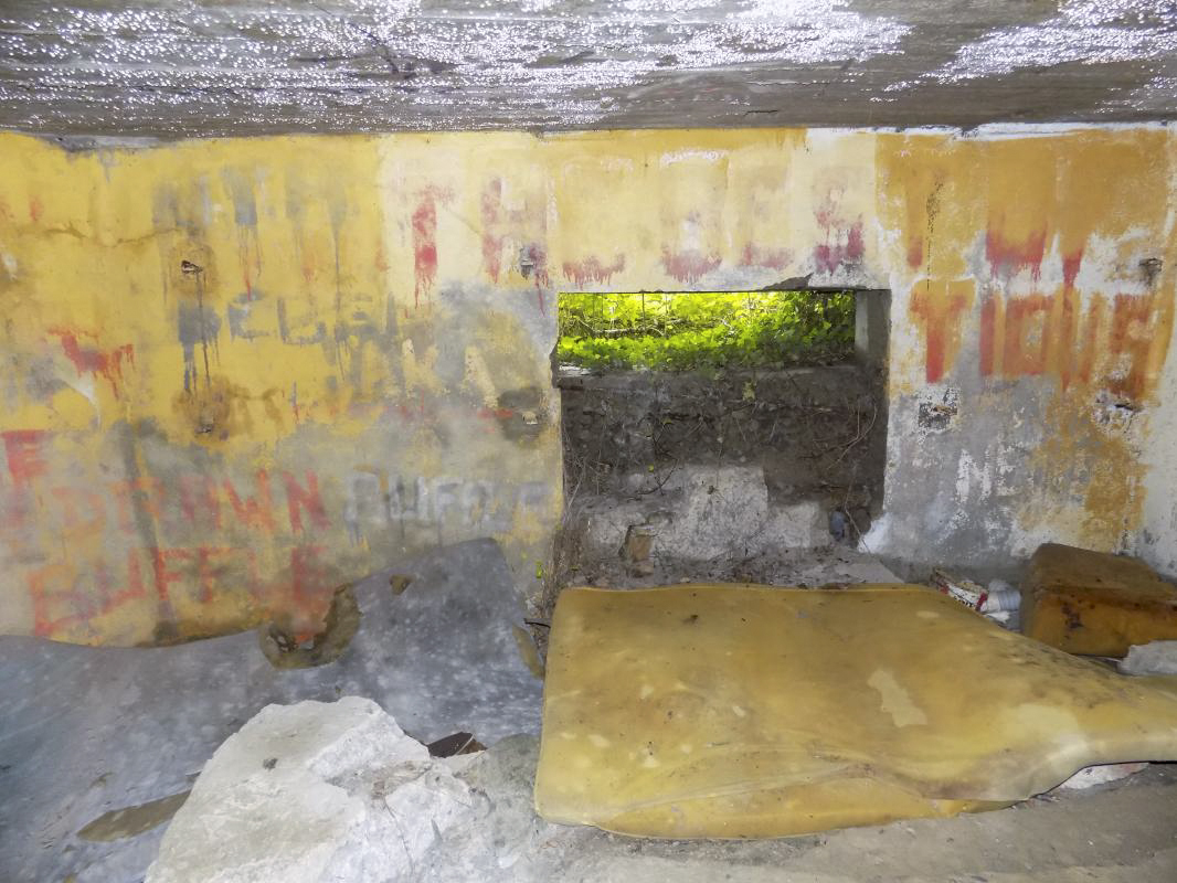 Ligne Maginot - Blockhaus Bb63 - DEVANT JOIGNY - Face frontale, créneau AC - R Tucker