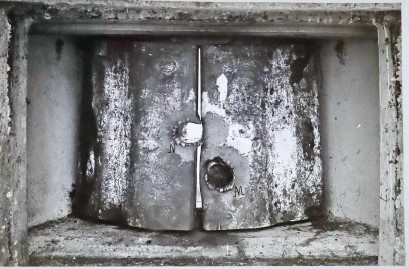 Tampons et volets de protection des trémies pour arme d'infanterie