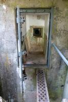 Ligne Maginot - CHENES BRULES - O4 - (Observatoire d'artillerie) - Entrée
Noter le créneau intérieur de défense dans l'axe de l'entrée