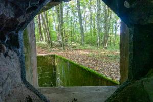 Ligne Maginot - HOBLING - A23 - (Ouvrage d'infanterie) - Bloc 2
Vue à travers le créneau FM battant le fossé diamant devant la chambre de tir principale