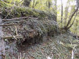Ligne Maginot - 28A - RIMONNEAU - (Blockhaus pour canon) - Face frontale, créneaux AC et  Hotchkiss. Note du béton additionnel sur la face frontale.
