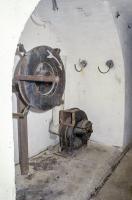 Ligne Maginot - CASTES RUINES (CR) - (Ouvrage d'infanterie) - Bloc 2
Entrée principale
Ventilateur manuel