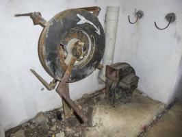 Ligne Maginot - CASTES RUINES (CR) - (Ouvrage d'infanterie) - Bloc 2
Ventilateur manuel