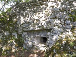 Ligne Maginot - CASTES RUINES (CR) - (Ouvrage d'infanterie) - Bloc 3
Premier créneau