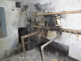 Ligne Maginot - BB38 - (Blockhaus pour canon) - La chambre de tir avec le créneau et la table pour la mitrailleuse