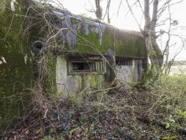 Ligne Maginot - BB38 - (Blockhaus pour canon) - La façade de tir avec les créneaux mitrailleuse et anti-char.