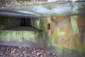 Ligne Maginot - AB12 - (Blockhaus pour canon) - Créneau latéral droit
Détail du camouflage