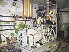 Ligne Maginot - EINSELING - A36 - (Ouvrage d'infanterie) - Etage inférieur
L'usine électrique
Le moteur installé, qui n'est pas d'origine, est de la marque 'DOG' fabriqué par les établissements Irat & Cie dans les années 1950