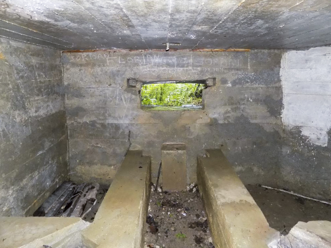 Ligne Maginot - 26A - RIMONNEAU OUEST - (Blockhaus pour canon) - Créneau AC, face frontale gauche - R Tucker