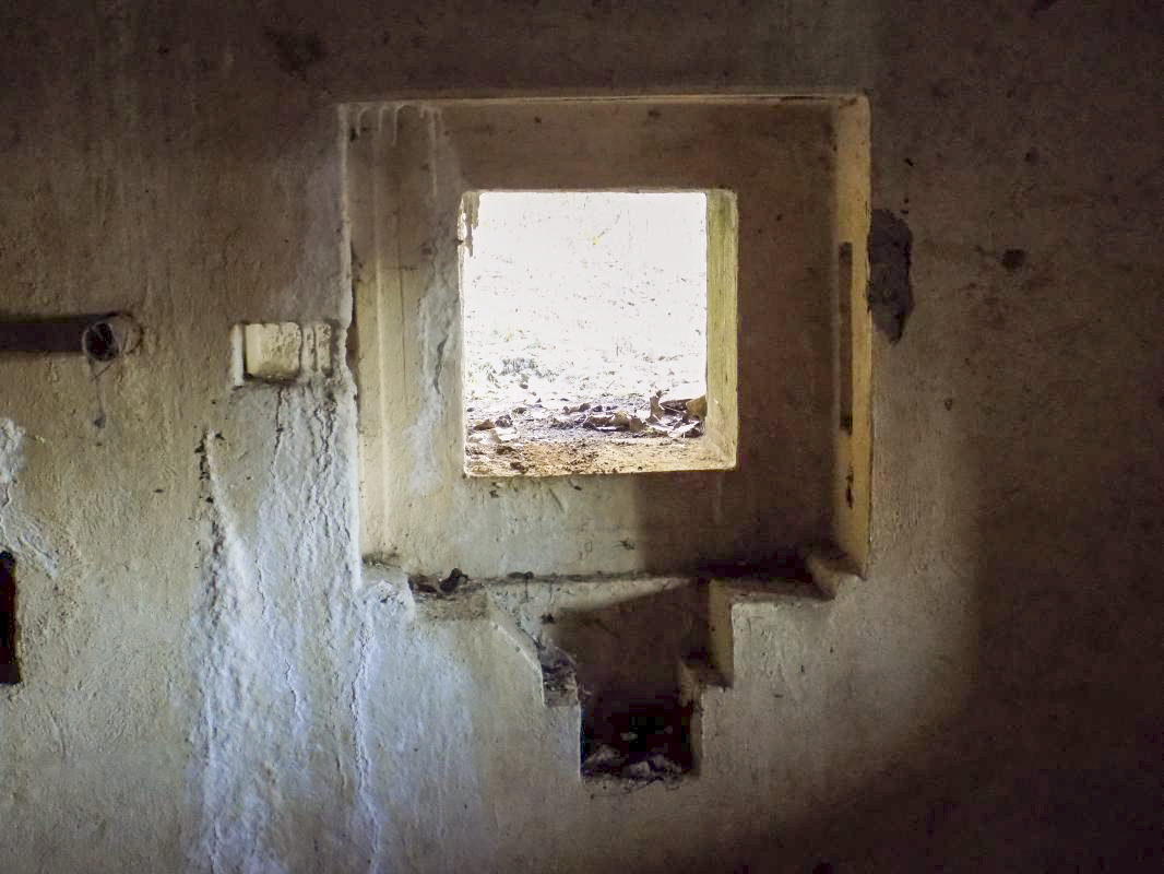 Ligne Maginot - A71 - VILLERS SEMEUSE - (Casemate d'infanterie - Simple) - Créneau FM, vers le nord - R Tucker