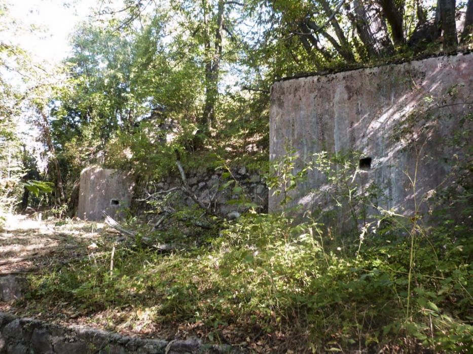 Ligne Maginot - PLANET - (Ouvrage d'infanterie) - Les deux blocs d'entrée et le mur de soutenement les reliant - Stuart André