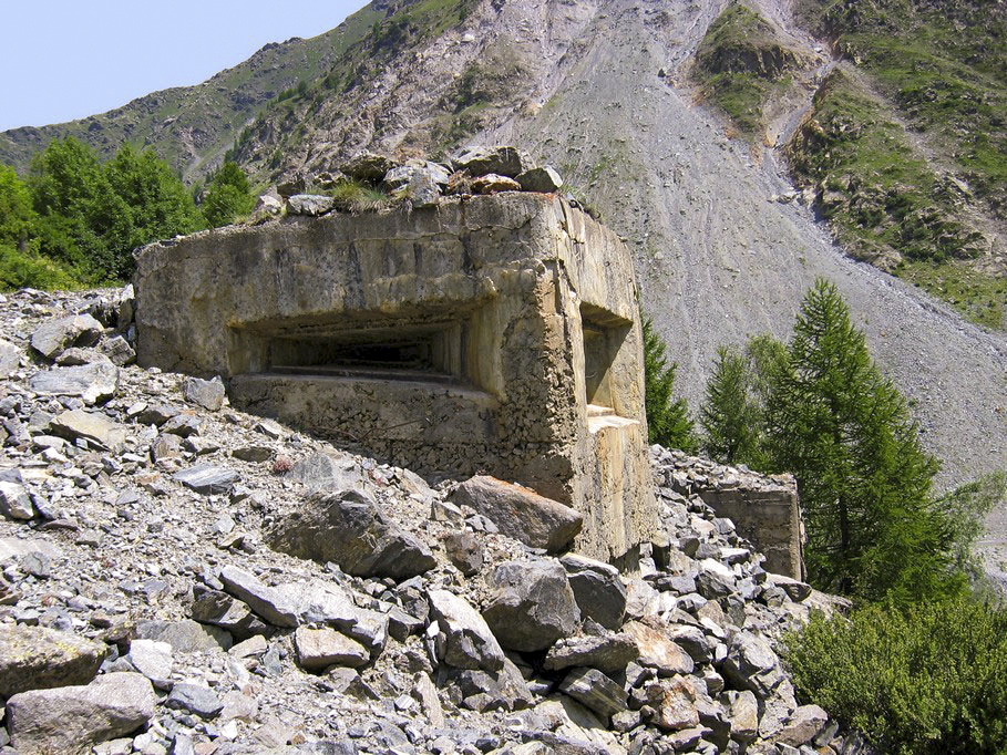 Ligne Maginot - LE PRA (LP)  - (AVANT POSTE) - (Ouvrage d'infanterie) - Vue rapprochée du bloc 5 qui servait d'observatoire. - Serge FORNERIS