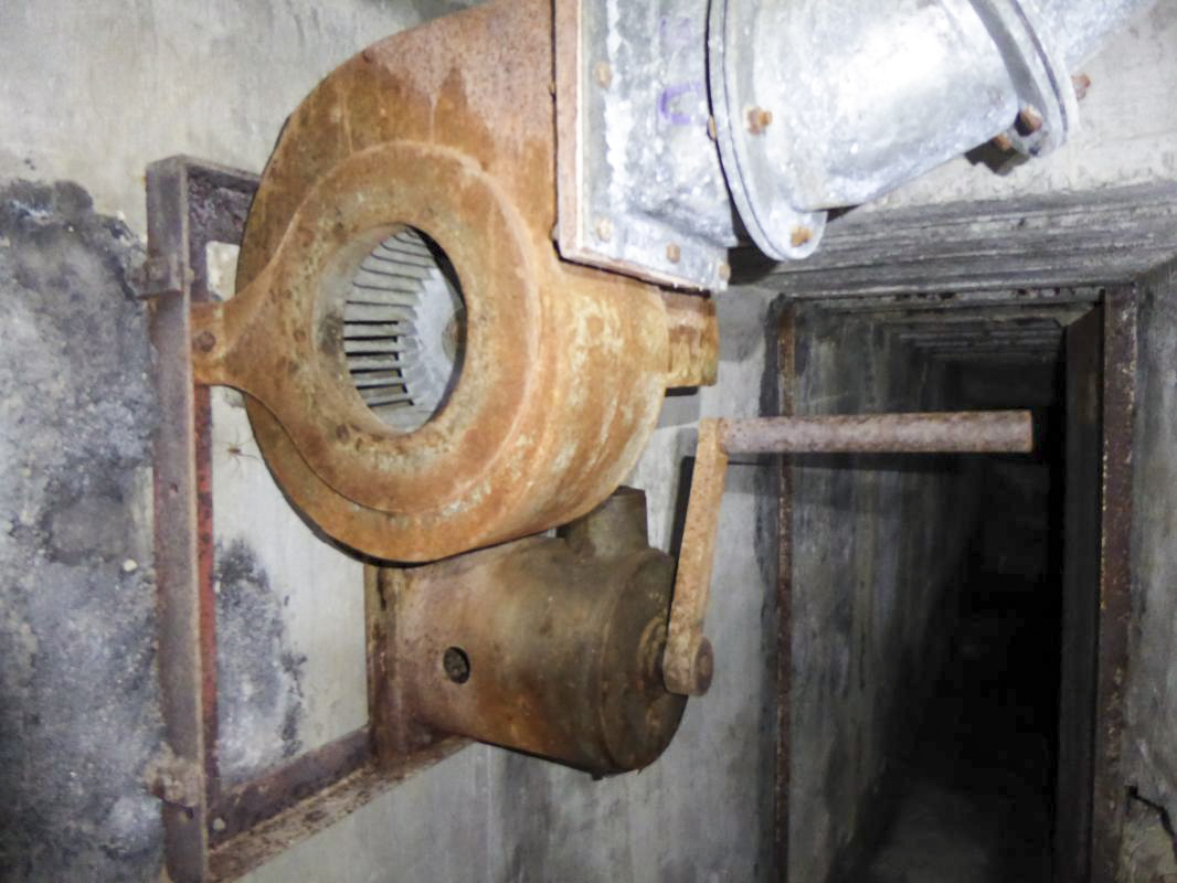 Ligne Maginot - LE PRA (LP)  - (AVANT POSTE) - (Ouvrage d'infanterie) - Le casernement
Ventilation manuelle - ELLENA-CUNY
