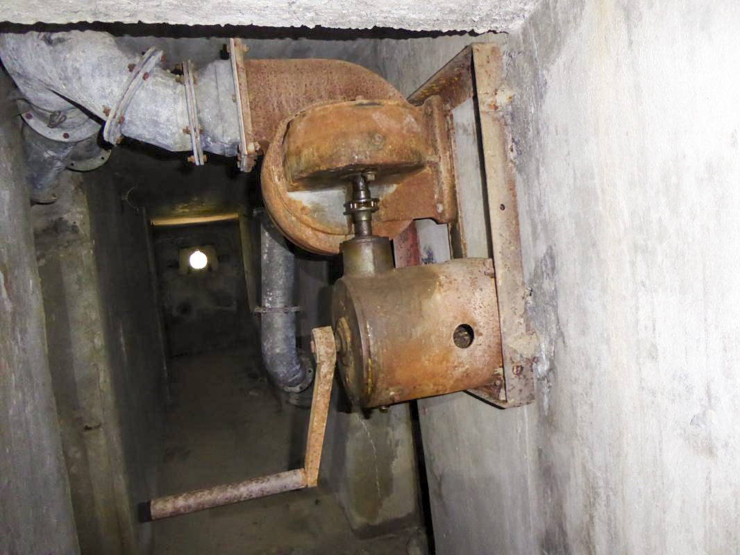 Ligne Maginot - LE PRA (LP)  - (AVANT POSTE) - (Ouvrage d'infanterie) - Le casernement
Ventilation manuelle - ELLENA-CUNY