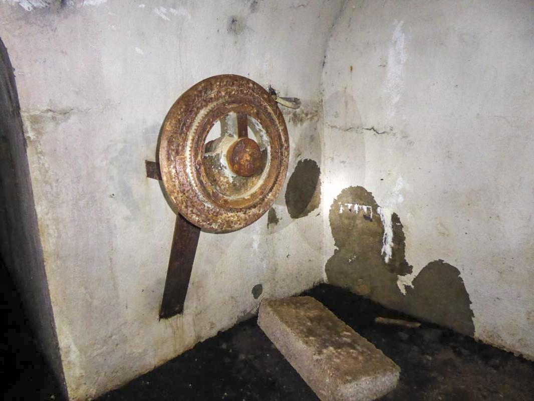 Ligne Maginot - CONCHETAS - CONQUET (OC) - (Ouvrage d'infanterie) - Bloc 1
Restes de la ventilation manuelle - ELLENA-CUNY