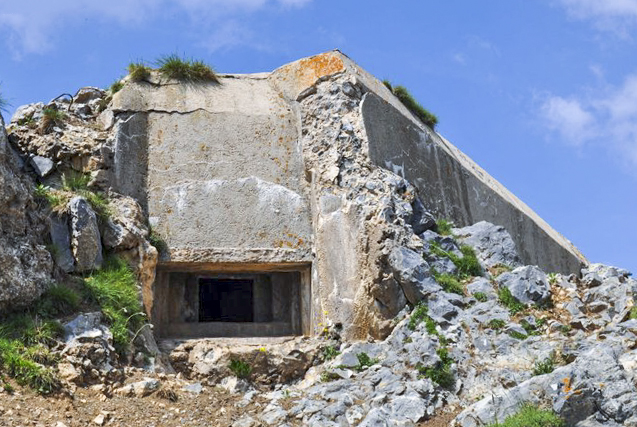 Ligne Maginot - CONCHETAS - CONQUET (OC) - (Ouvrage d'infanterie) - Bloc 6
Créneau pour mitrailleuse flanquant en direction de la Palu - Simon