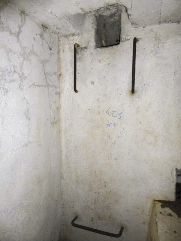 Ligne Maginot - CONCHETAS - CONQUET (OC) - (Ouvrage d'infanterie) - Bloc 6
Goulotte pour grenades - ELLENA-CUNY