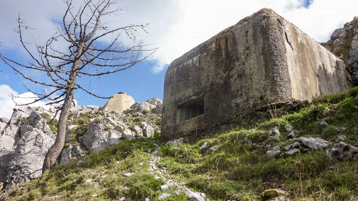 Ligne Maginot - CONCHETAS - CONQUET (OC) - (Ouvrage d'infanterie) - Bloc 5
Le bloc 4 est à l'arrière plan - ELLENA-CUNY
