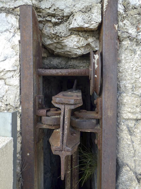 Ligne Maginot - PONT SAINT LOUIS (BARRAGE RAPIDE) - (Blockhaus pour canon) - Barrière de route - JMBrams