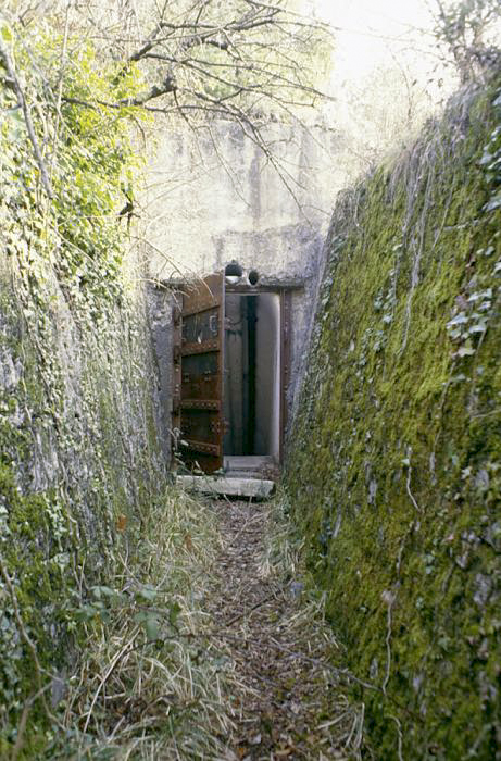 Ligne Maginot - CASTES RUINES (CR) - (Ouvrage d'infanterie) - Bloc 2
Entrée principale - LOVINY Alain