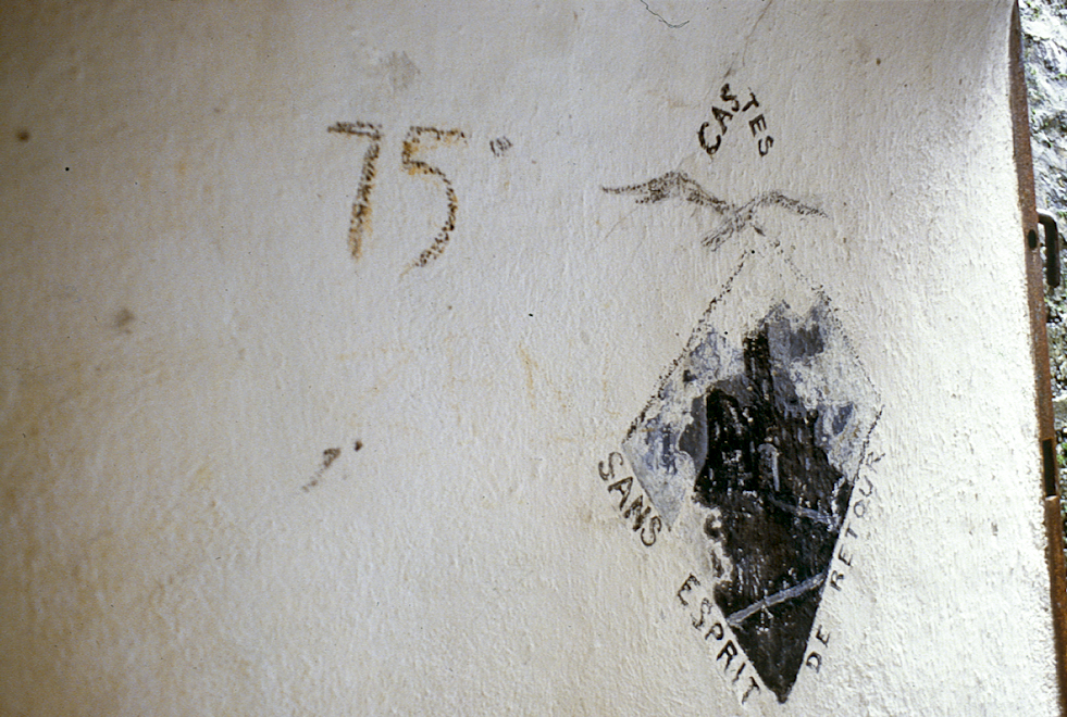 Ligne Maginot - CASTES RUINES (CR) - (Ouvrage d'infanterie) - Bloc 2
Entrée principale
Insigne de Castes Ruines - LOVINY Alain